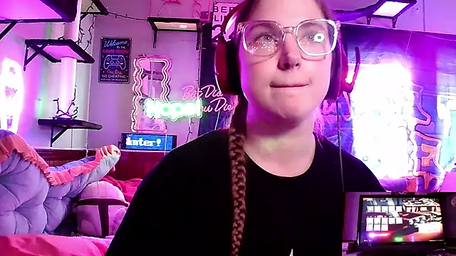 Snapshot of mirannacult chatting on 1, 2, 2025 mirannacult online show from 1, 2, 2025