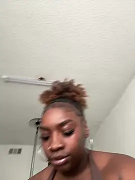 LillShayy online show from 10, 2, 2026