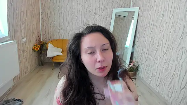 AishaRouhi online show from 4, 3, 2025