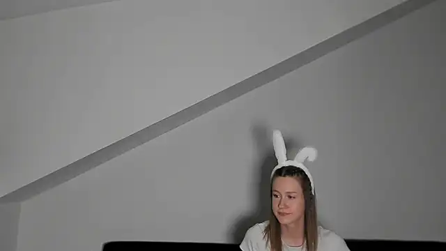 Snapshot of laurasommer chatting on 3, 4, 2026 laurasommer online show from 3, 4, 2026