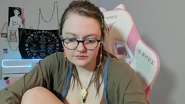 Snapshot of BebKonie chatting on 2, 3, 2025 BebKonie online show from 2, 3, 2025