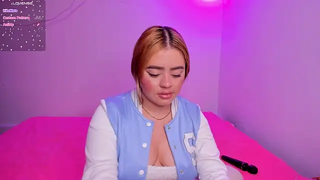 Snapshot of isabella_arias1 chatting on 7, 1, 2025 isabella arias1 online show from 7, 1, 2025