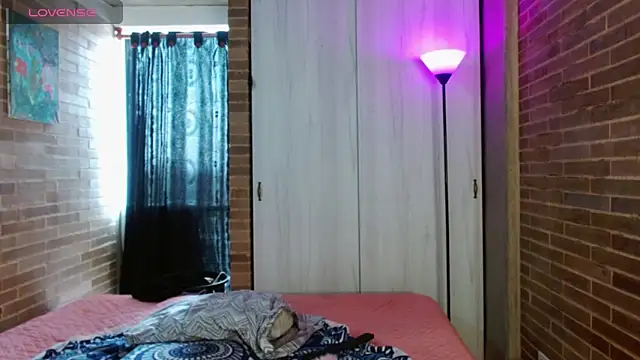 Snapshot of helenacyruss chatting on 17, 10, 2025 helenacyruss online show from 17, 10, 2025