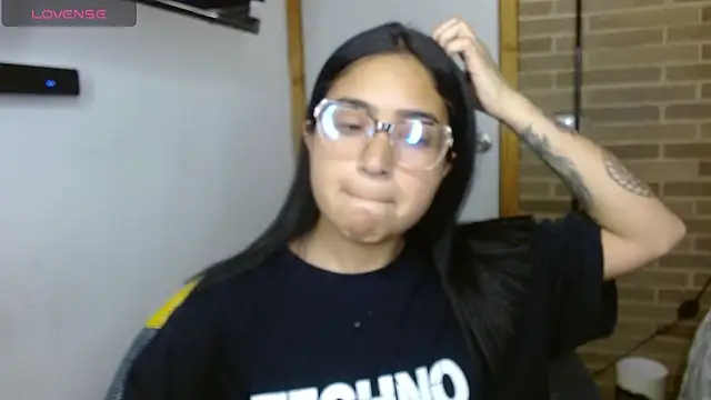 Snapshot of helenacyruss chatting on 3, 11, 2025 helenacyruss online show from 3, 11, 2025