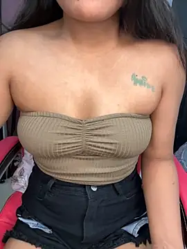 Snapshot of LeisyXO chatting on 3, 11, 2025 LeisyXO online show from 3, 11, 2025