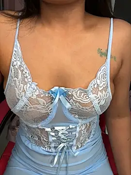 Snapshot of LeisyXO chatting on 5, 11, 2025 LeisyXO online show from 5, 11, 2025