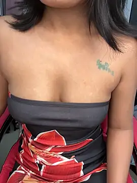 Snapshot of LeisyXO chatting on 22, 11, 2025 LeisyXO online show from 22, 11, 2025