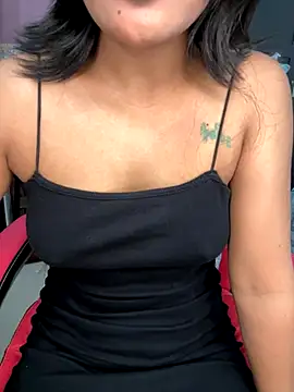 Snapshot of LeisyXO chatting on 27, 11, 2025 LeisyXO online show from 27, 11, 2025