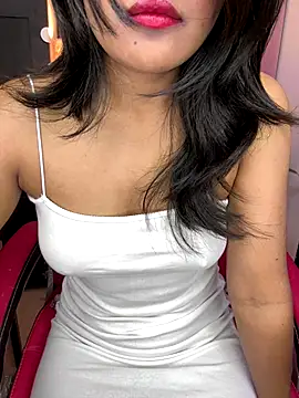 Snapshot of LeisyXO chatting on 5, 1, 2026 LeisyXO online show from 5, 1, 2026