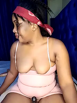 Snapshot of Queenshaz01 chatting on 11, 3, 2025 Queenshaz01 online show from 11, 3, 2025