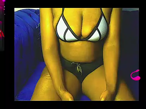 Snapshot of lilylovexx chatting on 3, 10, 2025 lilylovexx online show from 3, 10, 2025