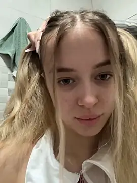 Snapshot of enjoy_my_beauty chatting on 3, 5, 2026 enjoy my beauty online show from 3, 5, 2026