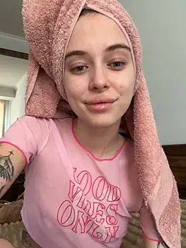 Snapshot of enjoy_my_beauty chatting on 20, 5, 2026 enjoy my beauty online show from 20, 5, 2026