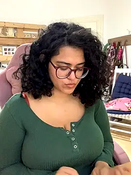 Curvydesifromgermany online show from 11, 11, 2025