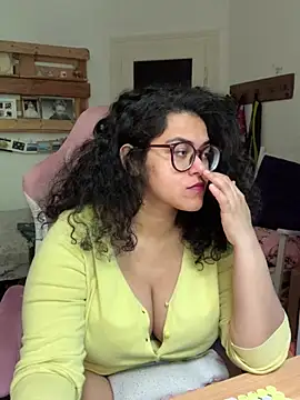Curvydesifromgermany online show from 7, 5, 2026