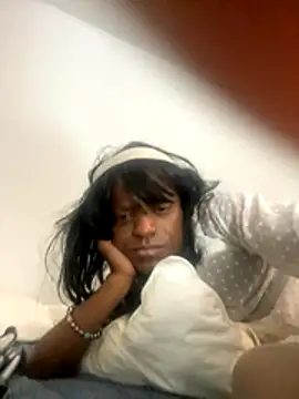 sexyhollytrannny online show from 3, 11, 2025