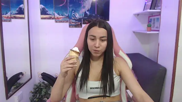 EmmaMyerss  online show from 31, 1, 2025