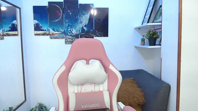 EmmaMyerss  online show from 13, 3, 2025