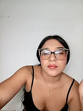 Snapshot of -VICKKY chatting on 23, 10, 2025 -VICKKY online show from 23, 10, 2025