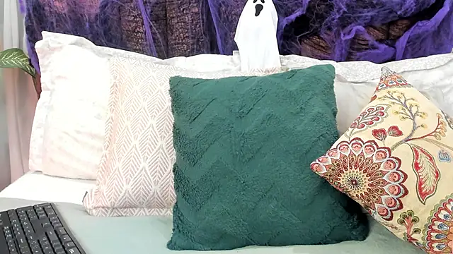 tiffany becker online show from 30, 10, 2025