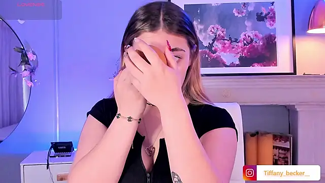 tiffany becker online show from 16, 12, 2025