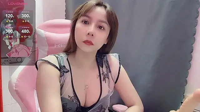 KellyPham22 online show from 4, 1, 2025