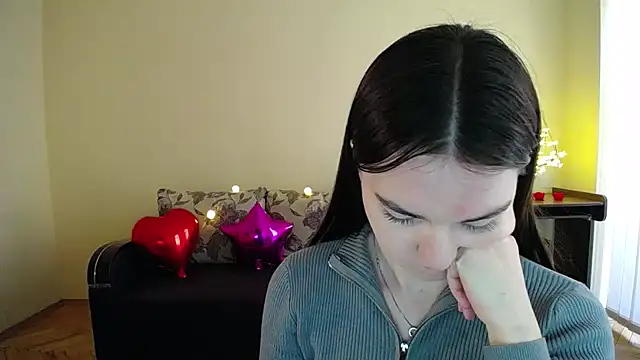 Snapshot of Pretty_shy chatting on 8, 3, 2025 Pretty shy online show from 8, 3, 2025