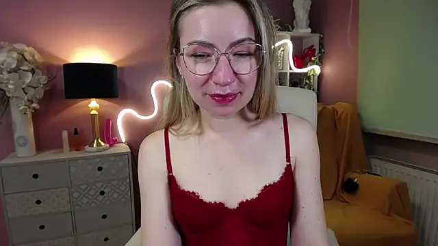 Snapshot of Mia_Tasty chatting on 7, 12, 2024 Mia Tasty online show from 7, 12, 2024