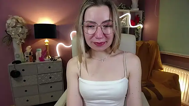 Snapshot of Mia_Tasty chatting on 14, 12, 2024 Mia Tasty online show from 14, 12, 2024
