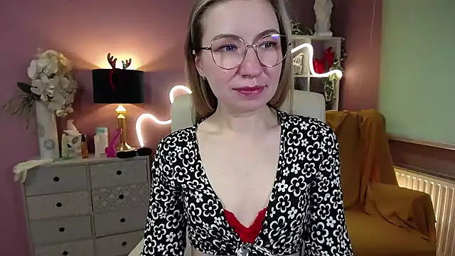 Snapshot of Mia_Tasty chatting on 21, 12, 2024 Mia Tasty online show from 21, 12, 2024