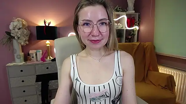 Snapshot of Mia_Tasty chatting on 23, 12, 2024 Mia Tasty online show from 23, 12, 2024