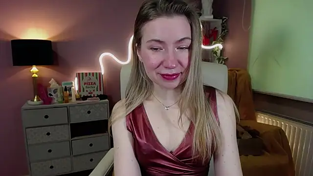 Snapshot of Mia_Tasty chatting on 8, 3, 2025 Mia Tasty online show from 8, 3, 2025