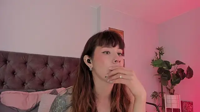 Snapshot of iriiina_veneno chatting on 2, 2, 2025 iriiina veneno online show from 2, 2, 2025