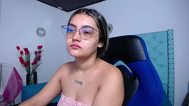 Snapshot of antonella_sweetlittle chatting on 2, 4, 2026 antonella sweetlittle online show from 2, 4, 2026