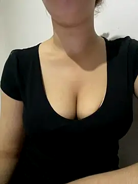 Snapshot of farah-36 chatting on 11, 11, 2025 farah-36 online show from 11, 11, 2025