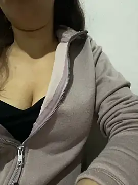 Snapshot of farah-36 chatting on 18, 11, 2025 farah-36 online show from 18, 11, 2025