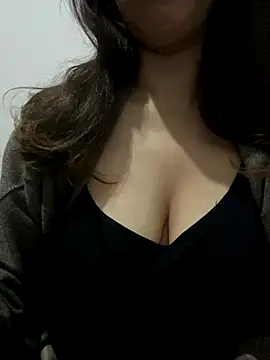 Snapshot of farah-36 chatting on 19, 12, 2025 farah-36 online show from 19, 12, 2025