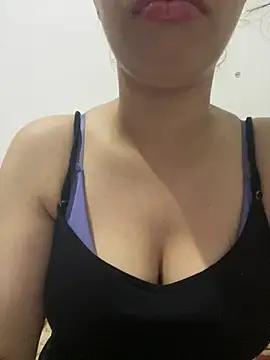 Snapshot of farah-36 chatting on 5, 7, 2026 farah-36 online show from 5, 7, 2026
