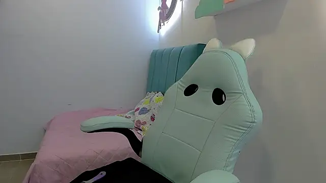 Evelin shy online show from 9, 11, 2025