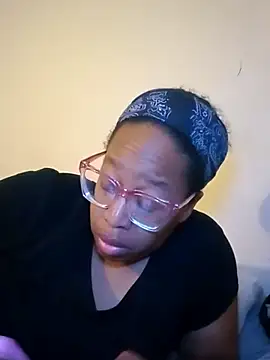 Snapshot of madamsensuale chatting on 1, 3, 2025 madamsensuale online show from 1, 3, 2025