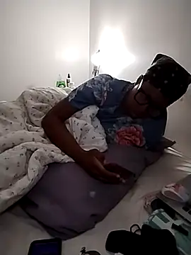 Snapshot of madamsensuale chatting on 15, 12, 2025 madamsensuale online show from 15, 12, 2025