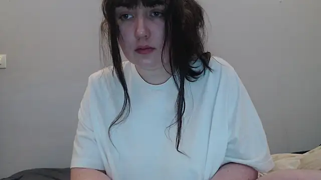 Snapshot of Lynylou chatting on 7, 4, 2026 Lynylou online show from 7, 4, 2026