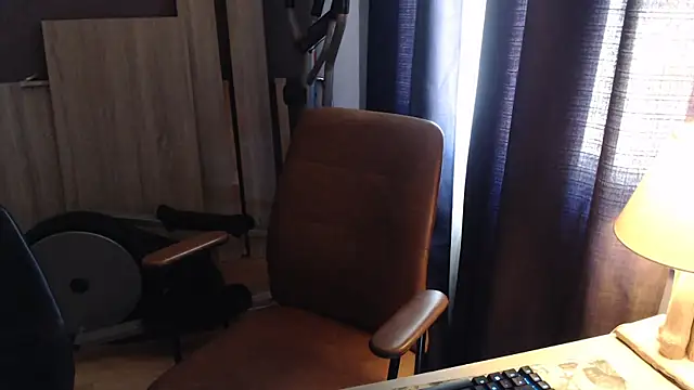 Snapshot of Lynylou chatting on 10, 4, 2026 Lynylou online show from 10, 4, 2026