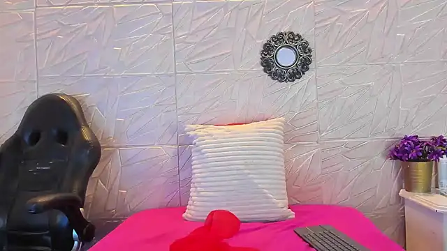 paula  cruzz online show from 15, 12, 2024