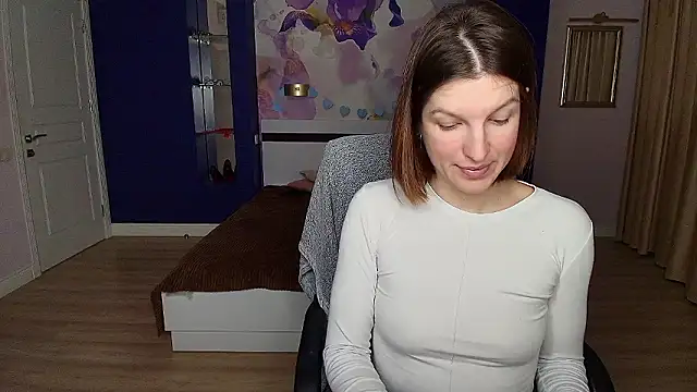 Snapshot of EmilyWalkeri chatting on 3, 12, 2024 EmilyWalkeri online show from 3, 12, 2024