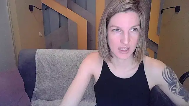Snapshot of EmilyWalkeri chatting on 8, 12, 2024 EmilyWalkeri online show from 8, 12, 2024