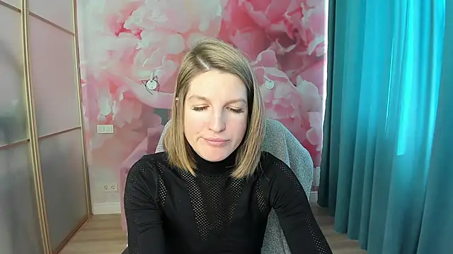 Snapshot of EmilyWalkeri chatting on 5, 1, 2025 EmilyWalkeri online show from 5, 1, 2025