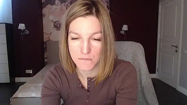 Snapshot of EmilyWalkeri chatting on 8, 1, 2025 EmilyWalkeri online show from 8, 1, 2025