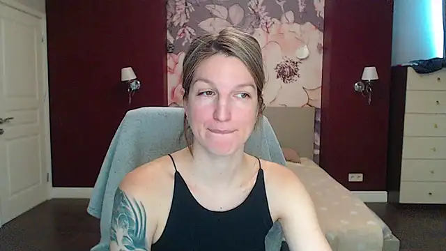 Snapshot of EmilyWalkeri chatting on 22, 1, 2025 EmilyWalkeri online show from 22, 1, 2025