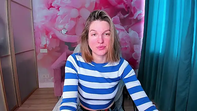 Snapshot of EmilyWalkeri chatting on 2, 2, 2025 EmilyWalkeri online show from 2, 2, 2025